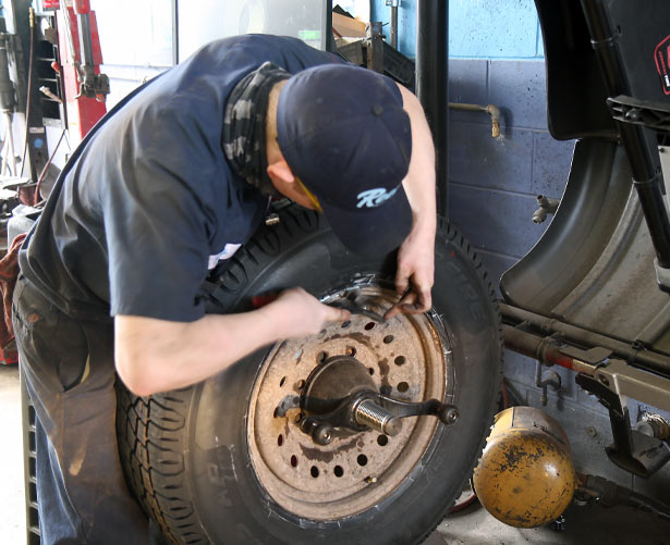 Reeder's Auto Center Tire Installation & Repair